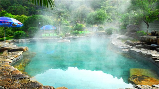 【許昌金鐘山假日酒店+永福溫泉+金鐘山旅游度假區+乾龍天坑+永福巖+雙人/三人自助早餐+高爾夫練習20球團購詳情】金鐘山假日酒店+永福溫泉+金鐘山旅游度假區+乾龍天坑+永福巖+雙人/三人自助早餐+高爾夫練習20球價格_人均消費(圖)