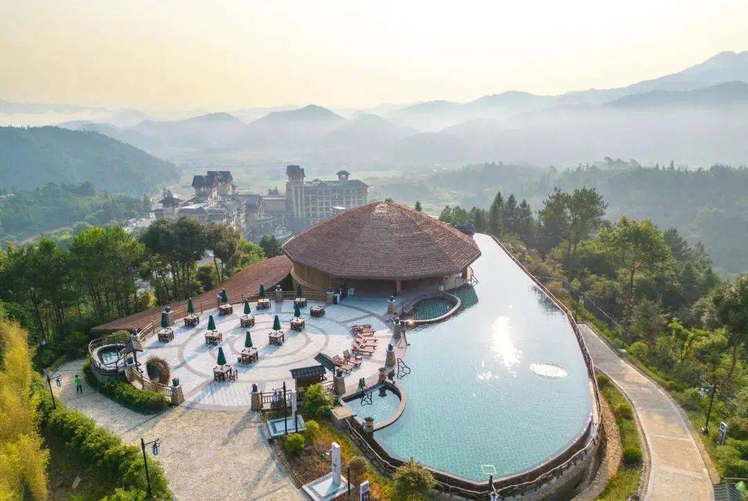 避暑4A森林康養基地!699搶賀州西溪森林溫泉悅泉居酒店享陽臺私湯客房無限次露天溫泉水上樂園自助早餐!獨家贈送溫泉水伴手禮一份