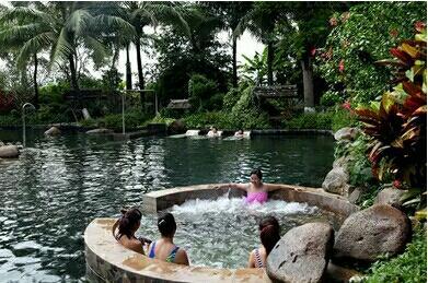 春節(jié)去羅茨泡溫泉,天然溫泉保健又美容。