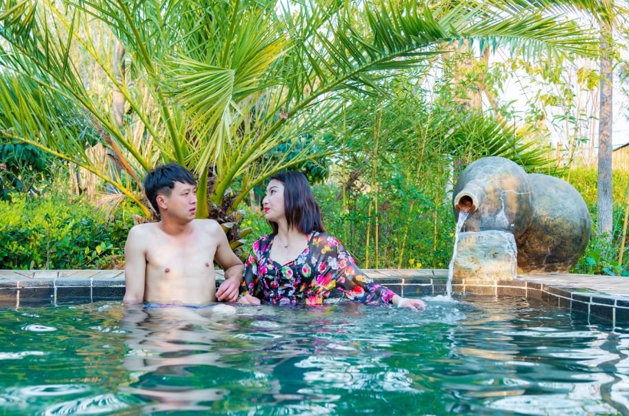 夏天不能泡溫泉?假的!真正會玩的人都去大理泡溫泉、坐熱氣球了