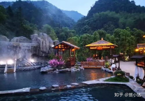 夏季其實也適合泡溫泉,來一次溫泉旅游也是極好的